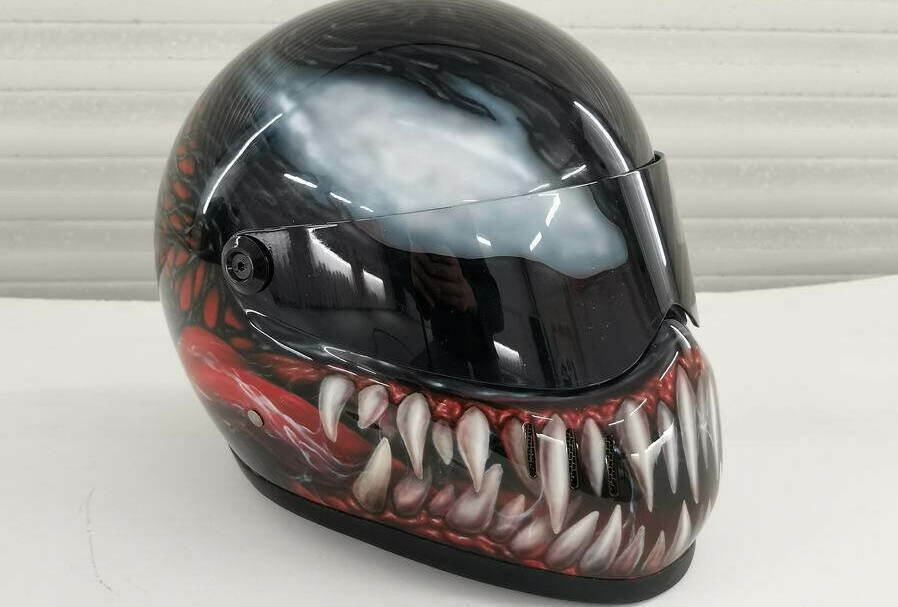 Helmet airbrushing Venom